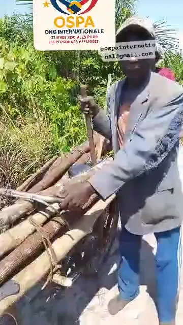 Image LE SANKURU NE PEUT PLUS ATTENDRE
L'enclavement tue 'économie du Sankuru. Nos récoltes pourrissent, tout coûte 3 à 5 fois plus cher qu'ailleurs, et l'accès aux soins est paralysé. Compter sur des solutions de fortune comporte beaucoup trop de risques pour la sécurité de nos populations
La solution doit être institutionnelle et durable. Ma proposition pour le budqet 2026 :inscrire la réhabilitation des routes et des ponts ruraux comme l'urgence publique N1. L'Etat doit assumer ses responsabilités