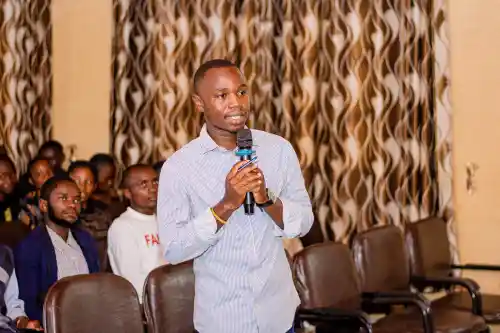 photo de profil de Mumbere kithengi Charles