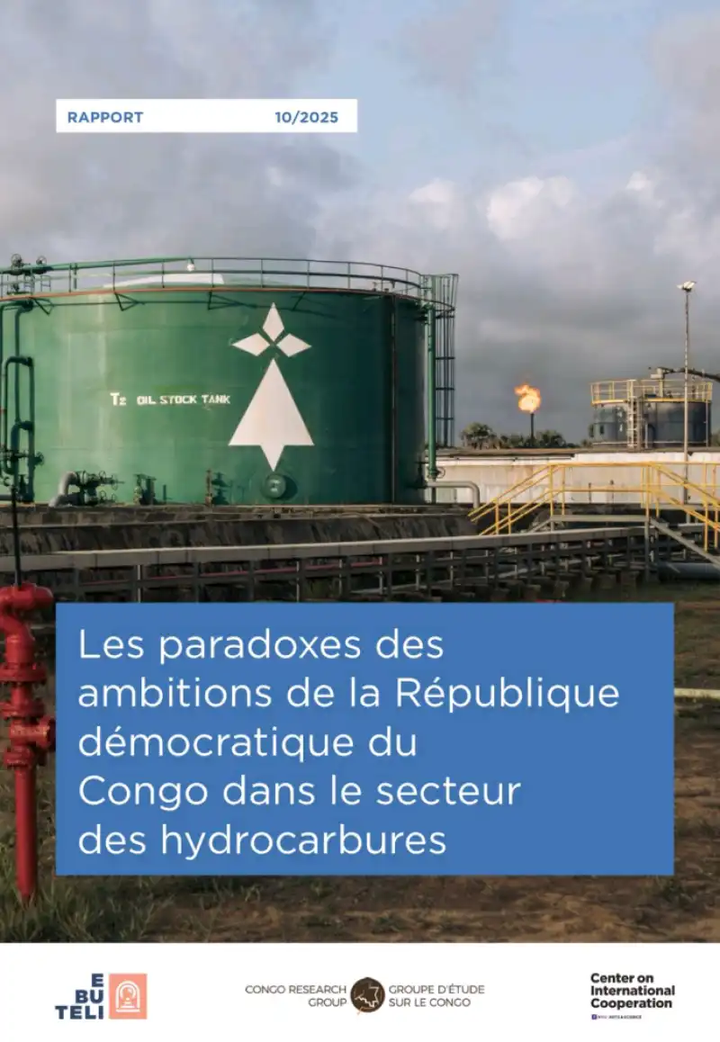 Image 📄 RAPPORT

Les paradoxes des ambitions de la RDC dans le secteur des hydrocarbures.

⚡Aujourd’hui, Ebuteli publie un nouveau rapport intitulé, "Les paradoxes des ambitions de la RDC dans le secteur des hydrocarbures". L'étude met en lumière, d’une part, les facteurs expliquant la stagnation du secteur : gouvernance défaillante, législation obsolète, manque d’infrastructures et faible attractivité, et d’autre part les contradictions entre le développement de ce secteur et les ambitions de la RDC comme « pays solution » au réchauffement climatique.

🔸 Les ambitions de la RDC dans le secteur des hydrocarbures,
🔸 Les défis structurels de la gouvernance du secteur des hydrocarbures,
🔸 Les tensions entre les ambitions énergétiques, écologiques et climatiques,
🔸 Conclusion et recommandations.

Pour en savoir plus, lire l’intégralité du rapport

🔗 https://bit.ly/rapport-ebuteli-paradoxes-ambitions-hydrocarbures-rdc