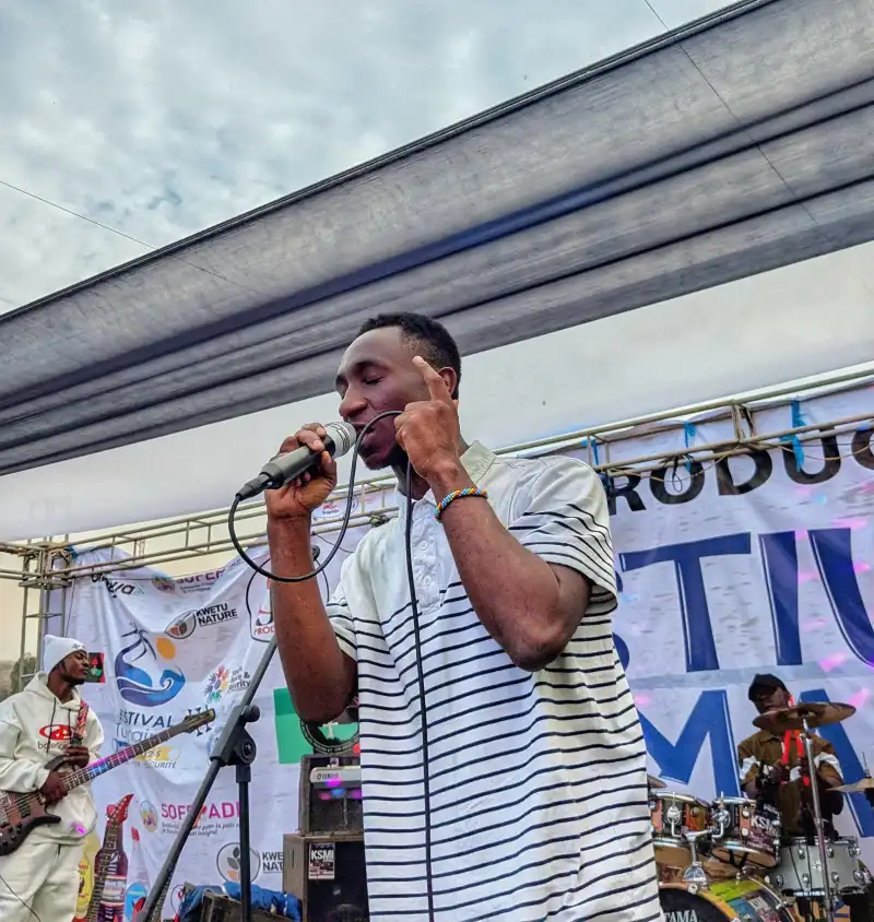 Image Vivez en image ma prestation d'hier au Tumaini Festival Officiel hier à beni, ça a été un moment d'échange, de résilience et d'amour avec ce public longtemps meurtri par des massacres attribués aux ADF.
C'est ma première prestation pour l'année 2026, j'espère nous surprendre tellement pour cette année. En attendant, proposez moi ce que vous voudriez me voir réaliser pour cette année.