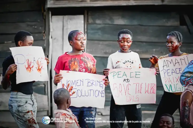 Image À toutes les femmes et jeunes filles des zones de conflit à travers le monde, vous êtes des héroïnes. Malgré les violences et les atrocités que vous subissez, vous continuez à prouver votre force et votre résilience. Tant que vous serez des victimes directes de conflits armés, il sera difficile de parler d'autonomisation.

La femme et la jeune fille sont souvent les cibles des acteurs de la violence, mais elles refusent de se laisser abattre. Elles sortent de ces épreuves avec une détermination accrue et un potentiel de développement incroyable.

Pour que le monde progresse vers une masculinité positive, il est essentiel de reconnaître et de soutenir les droits de la femme et de la jeune fille. C'est seulement en travaillant ensemble que nous pouvons construire un avenir plus juste et plus égalitaire.

Vive les droits de la femme et de la jeune fille  Vive la journée internationale de la femme et de la jeune fille
Illustration  photos
Photo crédit Save the World DRC
