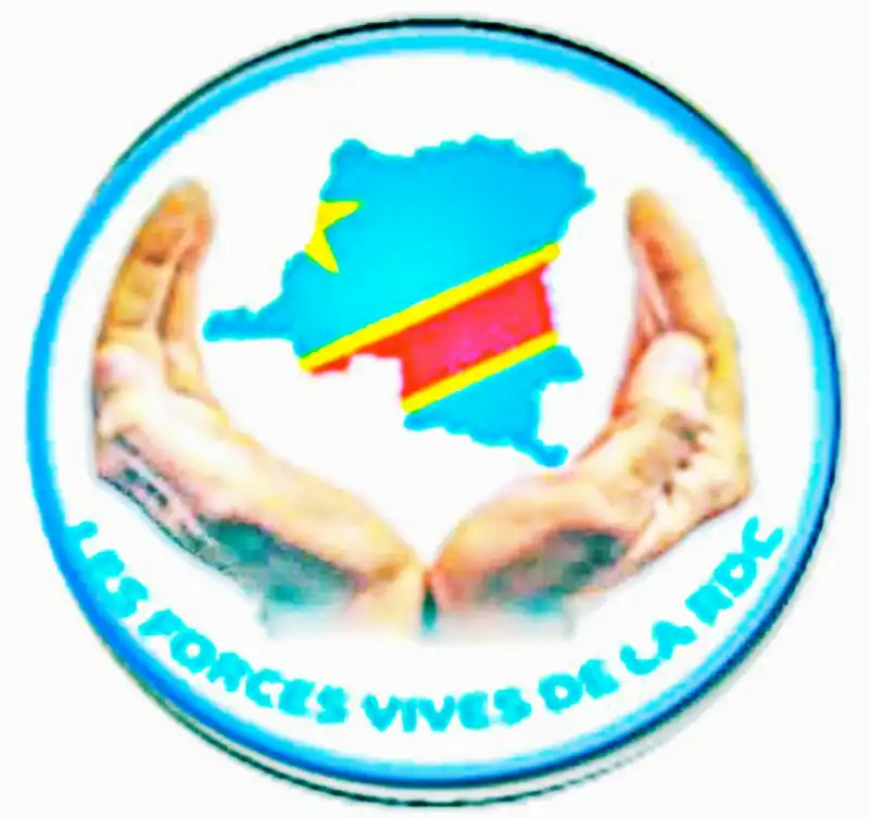 Image *Pourquoi mettre au monde un enfant pour ensuite le faire souffrir* ?

Le 28 mars 2026, au quartier Lyakobo, cellule Pasamayi, commune de Beu, selon *M. Chiffre Kabonga* , rapporteur de la société civile, un incident volontaire s’est produit vers 14h10. Une femme nommée *Masika Kapaya Soki* , âgée de 32 ans, a jeté son propre enfant, *Kavira Wakoya Julienne,* âgée d’un an et six mois, dans un trou situé non loin de leur maison.

La femme était seule à la maison avec l’enfant. Heureusement, l’enfant a été sauvé grâce à l’intervention des cultivateurs qui revenaient des champs.
Jusqu’à présent, la cause de cet acte reste inconnue. Pour l'instant enfant est à l'hôpital.
La police a été alertée et la femme est actuellement entre les mains des autorités.

*Nous demandons à toutes les mères et à toutes les femmes de protéger leurs enfants. Les enfants ne doivent pas être victimes de nos difficultés ou de nos disputes*. *Malgré les problèmes, il est important de préserver la vie et le bien-être des enfants*.

Nous demandons également à la justice de faire son travail afin que la responsable réponde de ses actes conformément à la loi.

Fait à Pasamayi, le 29 mars 2026

*Chiffre Kabonga*
Rapporteur de la société civile / Commune de Beu

+ *243 990 049 713*