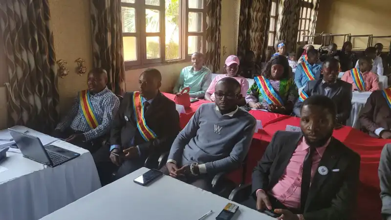 Image Plénière formative du parlement urbain des jeunes de Beni sur le PERSONAL BRANDING ainsi que le citizen voice lab sous l'appui technique et financier de Jamaa Grands Lacs.