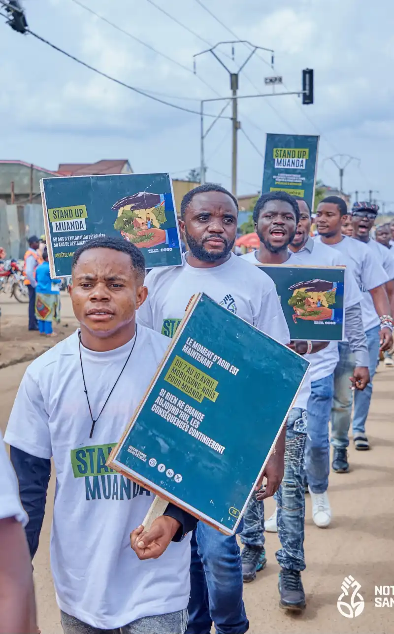 Image #StandUpMoanda

Depuis plusieurs années, à #Moanda (Congo Central), les populations locales subissent jour et nuit les conséquences de l’exploitation pétrolière menée par l’entreprise #Perenco.

Des écosystèmes sont détruits, la biodiversité disparaît, et la santé des habitants est mise en danger, sans bénéfices réels pour ces communautés.

Levons nous pour dénoncer, pour dire non à l’exploitation irresponsable, et pour exiger justice.

Nous exigeons que #Perenco répare tous les dommages environnementaux causés et que les droits des populations soient respectés 

#StopPerenco 
#JusticeClimatiqu