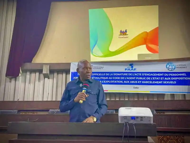 Image Le lancement par le ministère de l’Éducation nationale d'une campagne de vulgarisation du code de conduite des agents publics soulève des questions essentielles sur la responsabilité et l'éthique dans notre administration. Dans un contexte où la confiance du citoyen envers ses institutions est mise à l'épreuve, cette initiative pourrait-elle vraiment transformer les pratiques ? Les opinions divergent : certains voient dans cette démarche un pas vers plus de transparence, tandis que d'autres craignent qu'il s'agisse d'une simple opération de communication. Quels seraient les impacts sur la qualité des services publics et sur notre démocratie ? Qu’en pensez-vous ?