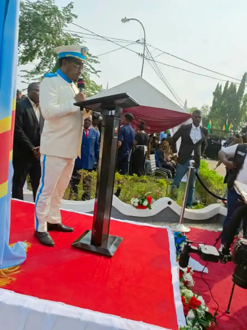 Image La motion de défiance contre le gouverneur de la Tshopo, accusé d'incompétence et de détournement de fonds, soulève des questions cruciales sur la gouvernance locale. Ce type de situation met en lumière la responsabilité des élus et la nécessité d'une redevabilité envers les citoyens. Les opinions divergent : certains voient cette motion comme une étape vers une meilleure gestion, tandis que d'autres craignent des motivations politiques cachées. Comment garantir une véritable transparence dans la gestion des fonds publics et assurer la protection des libertés fondamentales ? Qu’en pensez-vous ?