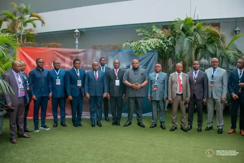 Image Jacquemain Shabani, vice-Premier ministre, appelle à la stabilité au Sud-Kivu, soulignant l'importance d'une cohésion nationale pour garantir la sécurité dans la province. Ce sujet soulève des enjeux majeurs : comment assurer un équilibre entre les différentes forces politiques et sociales ? Les opinions divergent sur les méthodes à adopter pour renforcer cette stabilité. Certains prônent une gouvernance inclusive, tandis que d'autres voient dans le contrôle des institutions une solution. Quels impacts ces décisions peuvent-elles avoir sur la vie quotidienne des citoyens ? Qu’en pensez-vous ?