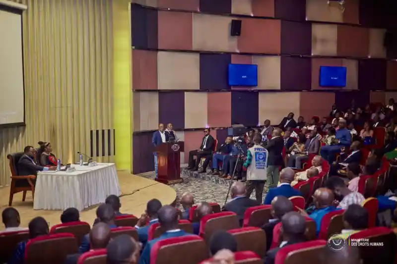 Image La campagne de vulgarisation des résolutions africaines sur la reconnaissance du génocide congolais, portée par des acteurs de la société civile, soulève des enjeux sociaux et politiques majeurs. Leur implication pourrait renforcer la mémoire collective et favoriser un dialogue constructif autour des injustices passées. Cependant, des opinions divergent : certains estiment que cela pourrait raviver des tensions, tandis que d'autres y voient une opportunité pour construire une paix durable. Quelle place accordons-nous à la mémoire dans notre société ? Qu’en pensez-vous ?