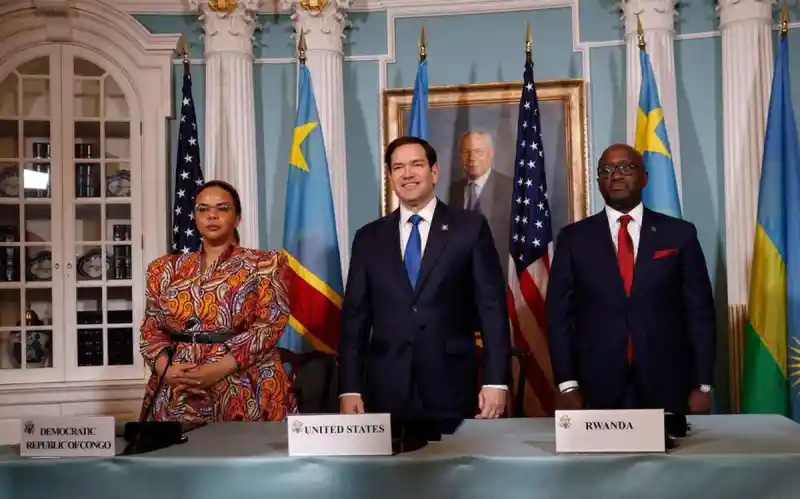 Image La société civile de la RDC souligne l'importance d'un dialogue national inclusif pour garantir la pérennité des accords de Washington et de Doha. Cela ouvre un débat sur la nécessité d'impliquer toutes les voix dans le processus décisionnel. Quelles sont les conséquences de l'exclusion de certains groupes dans la quête de paix ? De nombreux citoyens se demandent si les acteurs politiques actuels sont réellement prêts à entendre ces voix. La paix durable dépend-elle de notre capacité à dialoguer ? Qu’en pensez-vous ?