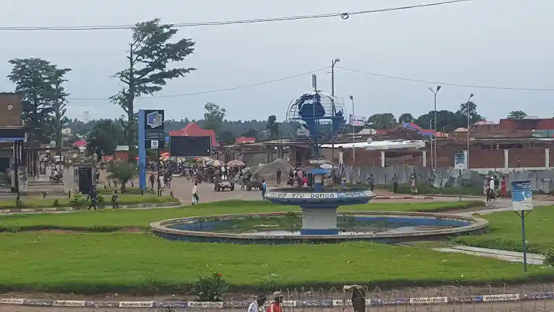 Image La suspension du directeur de la DGRKAC à Kananga soulève des questions importantes sur la responsabilité et la transparence des institutions publiques. D'un côté, certains pourraient soutenir que des résultats insuffisants justifient des mesures drastiques pour garantir une gestion efficace des finances publiques. D'un autre côté, cela pourrait être perçu comme une pression politique sur les fonctionnaires, réduisant leur capacité à agir en toute indépendance. Quels impacts cette situation peut-elle avoir sur la confiance des citoyens envers leurs institutions ? Qu’en pensez-vous ?