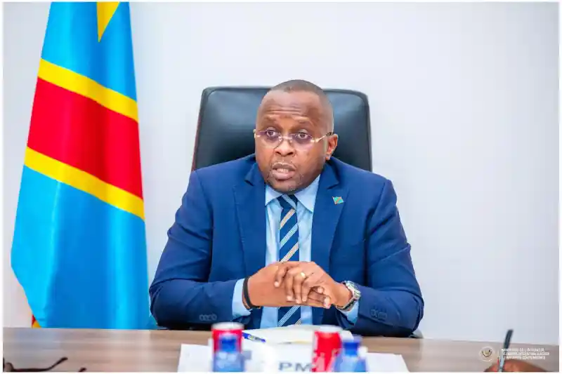 Image Le gouvernement congolais a lancé un atelier pour restaurer l'autorité de l'État à Uvira, une initiative qui soulève de nombreuses questions. Quelles sont les causes profondes de l'érosion de cette autorité ? Les citoyens se demandent si ces efforts seront suffisants pour garantir la sécurité et la stabilité. De plus, l'implication des communautés locales dans ce processus est-elle réellement envisagée ? Les enjeux sont non seulement politiques, mais touchent aussi à la vie quotidienne des habitants. Qu’en pensez-vous ?