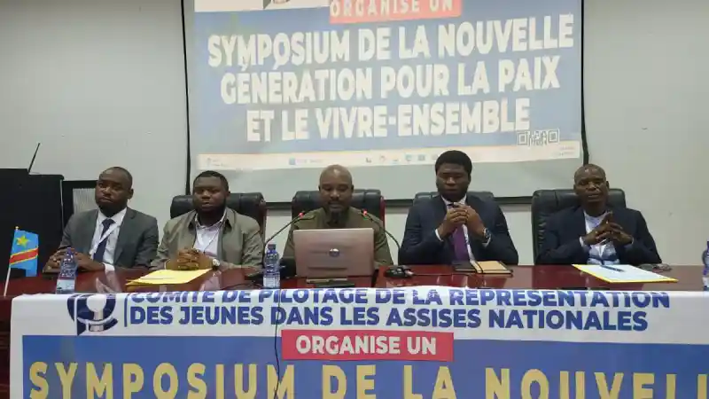 Image La plateforme Nouvelle Génération plaide pour une reconnaissance directe de la jeunesse dans les discussions politiques en République démocratique du Congo. Ce mouvement soulève des enjeux majeurs : quel rôle les jeunes doivent-ils jouer dans la construction de leur avenir ? Les opinions divergent entre ceux qui estiment que leur voix est essentielle et ceux qui craignent une représentation immature. L'impact de cette reconnaissance pourrait transformer les dynamiques politiques et sociales, en donnant aux jeunes l'opportunité de s'engager activement. Qu’en pensez-vous ?