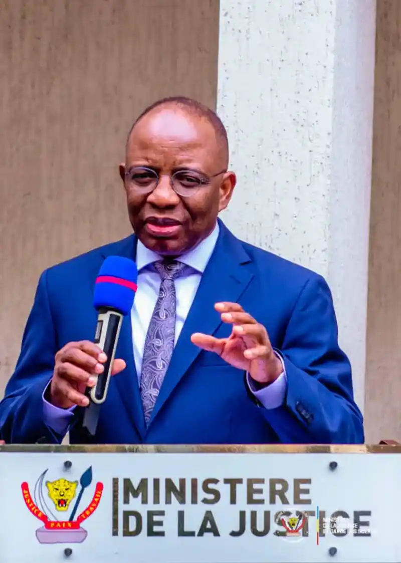 Image La décision du ministre de la Justice de durcir les poursuites contre les abus en ligne soulève des questions essentielles sur l'équilibre entre sécurité et liberté d'expression. D'un côté, certains voient cela comme un moyen de protéger les citoyens des dérives numériques. De l'autre, des ONG comme Justicia Asbl s'inquiètent d'une potentielle atteinte aux droits fondamentaux. Ce débat met en lumière les enjeux de la régulation du cyberespace et les risques de censure. Quelle est la limite entre la protection et la répression dans un monde de plus en plus digital ? Qu’en pensez-vous ?