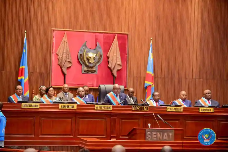 Image La récente pétition demandant la déchéance de Modeste Bahati Lukwebo, vice-président du Sénat, soulève des questions essentielles sur la responsabilité des élus et la transparence de leurs actions. Accusé d'incompétence, ce cas met en lumière les attentes des citoyens envers leurs représentants, ainsi que les mécanismes de redevabilité au sein des institutions. Les opinions divergent : certains estiment qu'une telle démarche est nécessaire pour garantir une gouvernance efficace, tandis que d'autres craignent qu'elle ne soit utilisée à des fins politiques. Quelles sont les implications d'une telle pétition pour l'engagement citoyen et le bon fonctionnement de nos institutions ? Qu’en pensez-vous ?