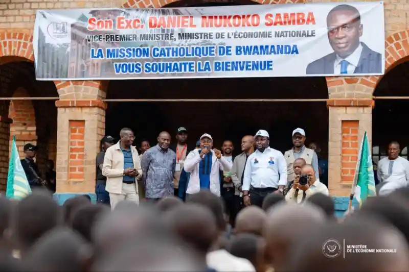 Image Le gouvernement congolais a décidé d'investir 7,7 millions de dollars pour revitaliser CDI-Bwamanda, une initiative qui soulève des questions importantes. Quels seront les impacts sur l'économie locale et l'environnement ? Les avis divergent : certains saluent cette relance comme un moyen de créer des emplois et d'améliorer la production agricole, tandis que d'autres craignent une gestion opaque des fonds et des retombées inégales. Ce projet pourrait-il renforcer la confiance des citoyens envers leurs dirigeants ou, au contraire, susciter des méfiances ? Qu’en pensez-vous ?