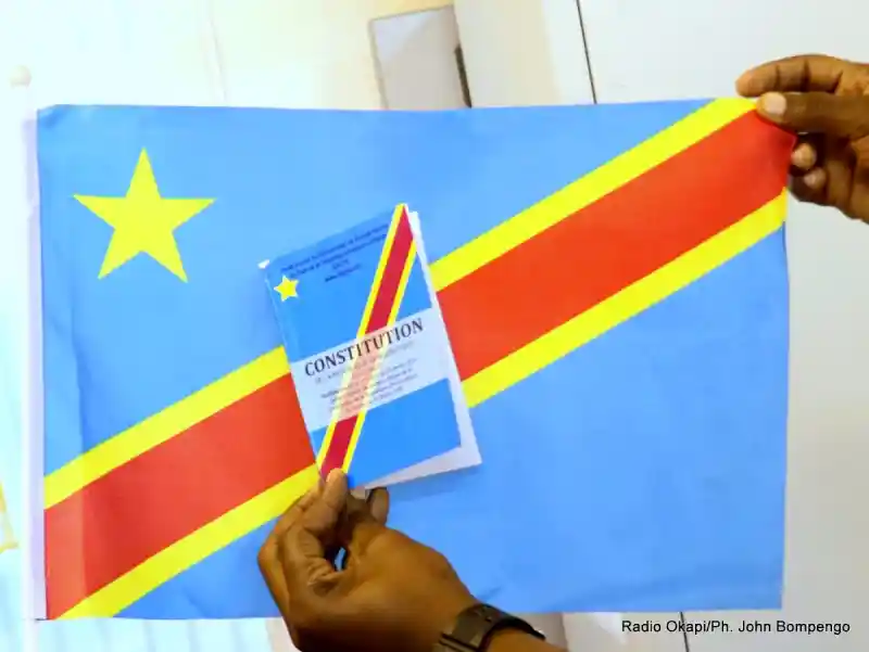 Image L'Union sacrée de la Nation invite les citoyens et les organisations à partager leurs idées sur une réforme constitutionnelle en RDC. Cette initiative soulève des interrogations sur la manière dont les voix de la population seront réellement prises en compte. Les enjeux sont multiples : renforcement de la démocratie, protection des droits individuels, et amélioration de la gouvernance. Certains craignent que ce processus ne soit qu'une formalité, tandis que d'autres y voient une opportunité d'influer sur l'avenir politique du pays. Qu’en pensez-vous ?