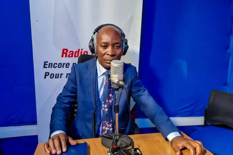 Image La motion de censure déposée contre le gouverneur Jean-Jacques Purusi soulève des questions importantes au Sud-Kivu, surtout en pleine crise sécuritaire. D'un côté, certains estiment qu'elle est nécessaire pour assurer la redevabilité et mettre un terme à la mauvaise gestion. De l'autre, d'aucuns craignent qu'une telle action ne divise davantage la population et ne détourne l'attention des véritables enjeux de sécurité. Quelle est la place de la gouvernance dans un contexte où la sécurité est menacée ? Qu’en pensez-vous ?