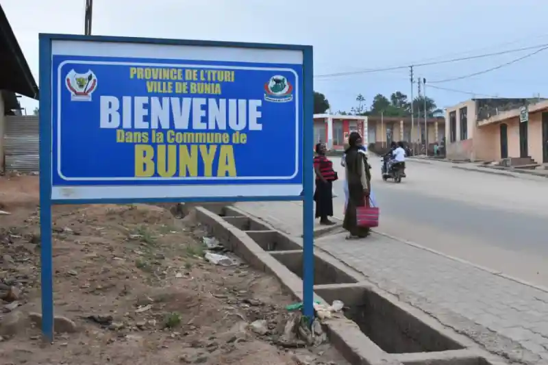Image La récente marche organisée par la Fondation Odukenda à Bunia soulève des questions importantes sur le rôle des forces armées dans la société. Les participants ont affiché leur soutien en faveur de l'unité et de la paix. Cependant, ce type d'action suscite aussi des débats sur la manière dont la population perçoit les FARDC et leur efficacité. Quelles sont les attentes des citoyens vis-à-vis de l'armée et comment peuvent-ils s'impliquer dans le renforcement de la cohésion sociale ? Qu’en pensez-vous ?