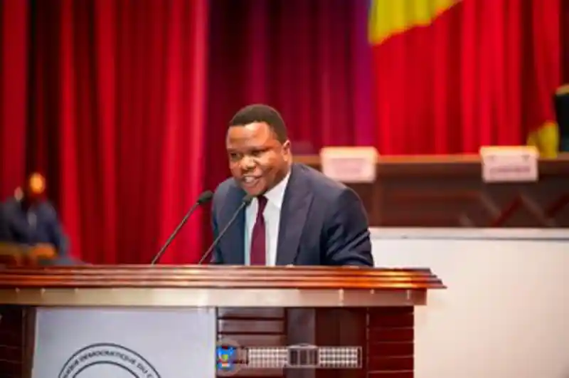 Image L'Assemblée nationale a récemment exigé la démission du Directeur général de Trans Academia, Georges Ongelo, suite à des réponses jugées insatisfaisantes lors d'une question orale. Ce cas soulève des questions sur la redevabilité des responsables publics et leurs obligations envers la représentation nationale. Comment garantir que les dirigeants d'institutions publiques soient tenus responsables de leurs actes ? Les citoyens doivent-ils jouer un rôle actif dans la pression pour une meilleure gouvernance ? Qu’en pensez-vous ?