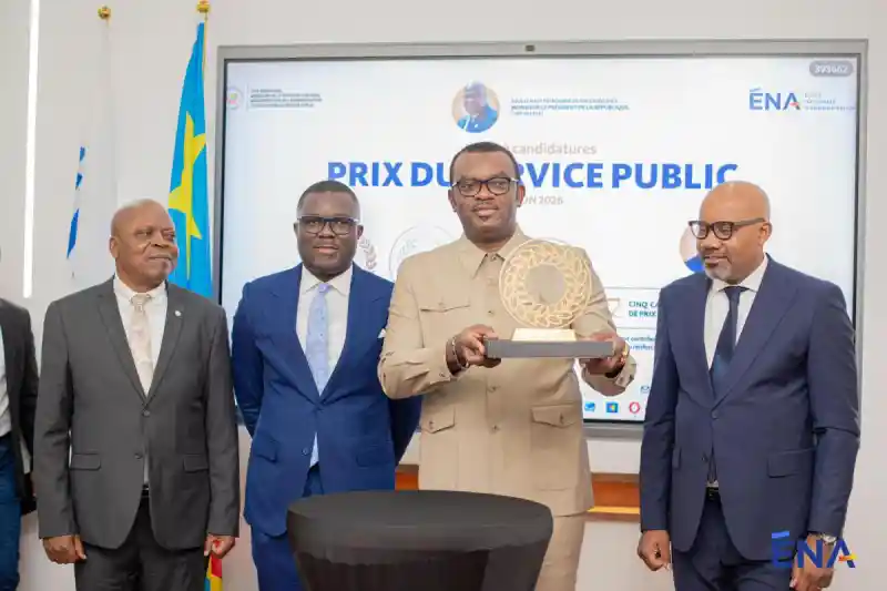 Image Le lancement du « Prix du service public » par le gouvernement congolais soulève des questions essentielles sur l'efficacité de l'administration publique. En récompensant les innovations et les bonnes pratiques, cette initiative pourrait-elle véritablement transformer la culture bureaucratique ? Les opinions divergent : certains y voient une chance d'améliorer les services aux citoyens, tandis que d'autres craignent que cela ne soit qu'une mesure symbolique sans impact réel. Quel pourrait être l'effet de cette démarche sur la confiance des citoyens envers leurs institutions ? Qu’en pensez-vous ?