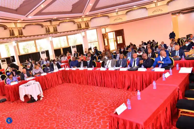 Image Les présidents des assemblées provinciales alertent sur des problèmes financiers qui entravent leur fonctionnement et, par conséquent, l'efficacité des services publics. Cette situation soulève des questions sur la gestion des ressources et la responsabilité des élus. Comment assurer une meilleure répartition des fonds pour soutenir les institutions locales ? Les citoyens peuvent-ils jouer un rôle actif dans la demande de transparence et d'accountabilité ? Qu’en pensez-vous ?