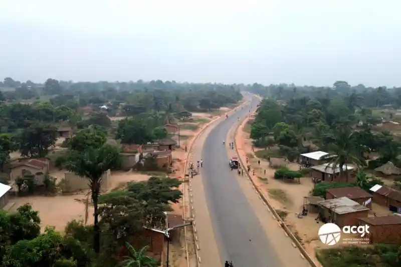 Image Treize ans après l'octroi du statut de ville à Luebo, la situation soulève des questions essentielles sur la mise en œuvre des décisions gouvernementales. La Nouvelle société civile congolaise (NSCC) appelle les autorités à agir, mais cela met en lumière des enjeux de redevabilité et de transparence dans la gestion des villes du pays. Comment garantir que les promesses faites aux citoyens se traduisent en actions concrètes ? Quels impacts cela a-t-il sur le développement local et la confiance des habitants envers leurs dirigeants ?
Qu’en pensez-vous ?